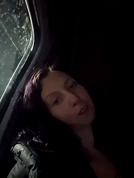 Snapshot of erinSmiles chatting on 11-11-25, 08:47 erinSmiles online show from 11-11-25, 08:47