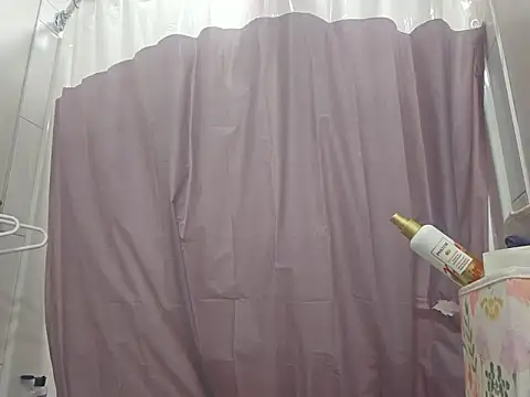 Snapshot of erinSmiles chatting on 11-19-25, 06:35 erinSmiles online show from 11-19-25, 06:35