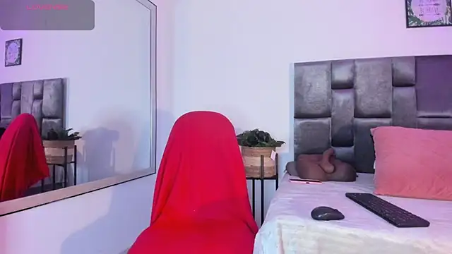 Lia johnsonn online show from 04-20-26, 11:46