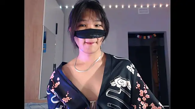 Snapshot of yukitori_2 chatting on 01-19-25, 12:28 yukitori 2 online show from 01-19-25, 12:28