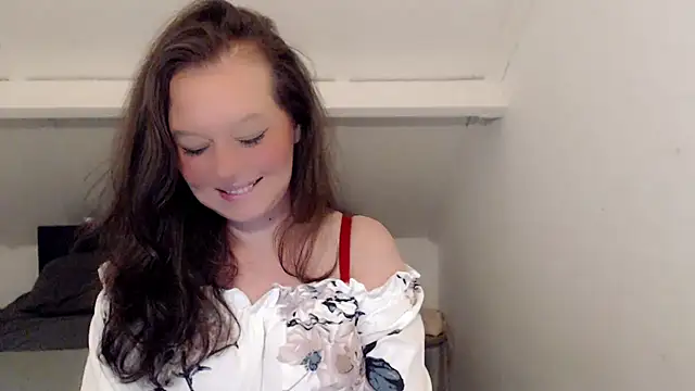 Snapshot of roxanna24 chatting on 02-27-26, 01:22 roxanna24 online show from 02-27-26, 01:22