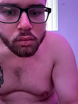 Snapshot of Comfortable_Bite chatting on 11-04-25, 12:32 Comfortable Bite online show from 11-04-25, 12:32