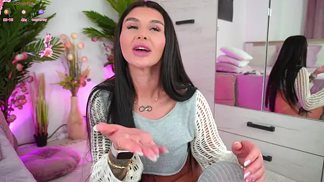 Snapshot of EmilyHudsson_1 chatting on 02-22-25, 06:08 EmilyHudsson 1 online show from 02-22-25, 06:08