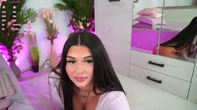 Snapshot of EmilyHudsson_1 chatting on 03-07-25, 06:11 EmilyHudsson 1 online show from 03-07-25, 06:11