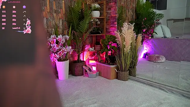 Snapshot of EmilyHudsson_1 chatting on 09-22-25, 05:37 EmilyHudsson 1 online show from 09-22-25, 05:37