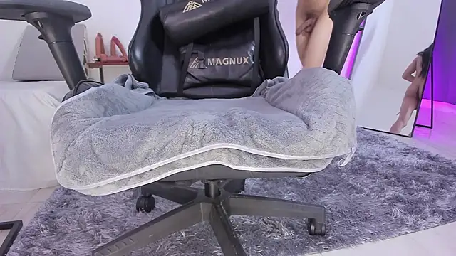 Snapshot of selena_robertss_ chatting on 02-28-26, 01:17 selena robertss online show from 02-28-26, 01:17