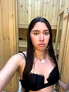 Barbielatinas online show from 10-18-25, 06:16