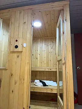 Barbielatinas online show from 12-16-25, 04:28