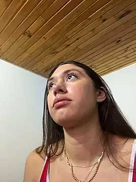 Snapshot of Barbielatinas chatting on 12-21-25, 04:52 Barbielatinas online show from 12-21-25, 04:52