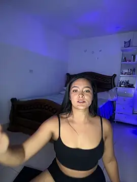 Snapshot of cristina1800 chatting on 10-07-25, 04:09 cristina1800 online show from 10-07-25, 04:09