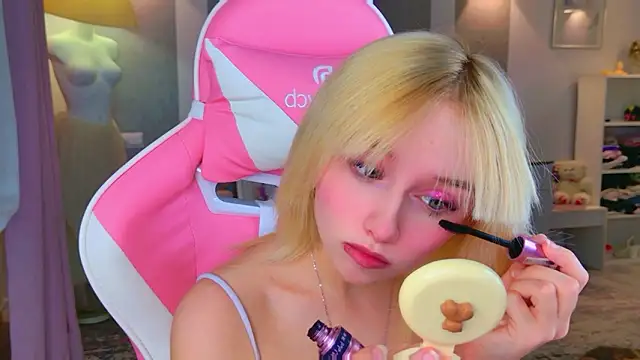 Snapshot of b4by_LoL1 chatting on 02-09-26, 01:26 b4by LoL1 online show from 02-09-26, 01:26