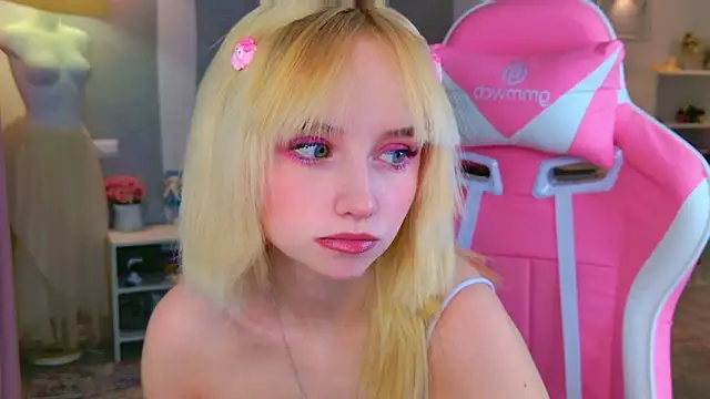 Snapshot of b4by_LoL1 chatting on 02-10-26, 12:31 b4by LoL1 online show from 02-10-26, 12:31