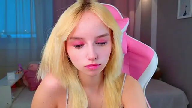 Snapshot of b4by_LoL1 chatting on 03-01-26, 12:51 b4by LoL1 online show from 03-01-26, 12:51