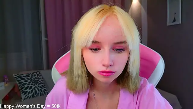 Snapshot of b4by_LoL1 chatting on 03-08-26, 03:16 b4by LoL1 online show from 03-08-26, 03:16