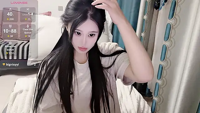 QQ-tutu online show from 09-26-25, 01:37