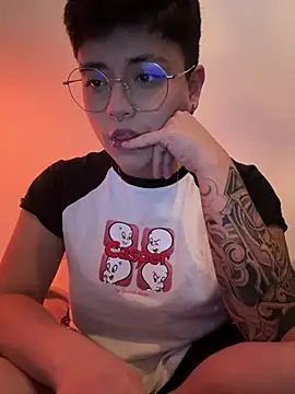 Snapshot of Ashley_Chriss chatting on 01-25-25, 06:23 Ashley Chriss online show from 01-25-25, 06:23