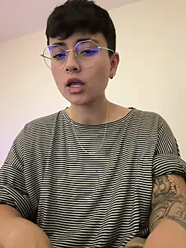 Snapshot of Ashley_Chriss chatting on 02-21-25, 01:44 Ashley Chriss online show from 02-21-25, 01:44