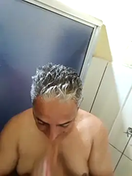 Snapshot of gordonunes chatting on 12-20-25, 02:29 gordonunes online show from 12-20-25, 02:29