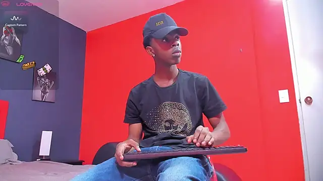 Snapshot of OraineBarrett chatting on 12-10-24, 08:27 OraineBarrett online show from 12-10-24, 08:27