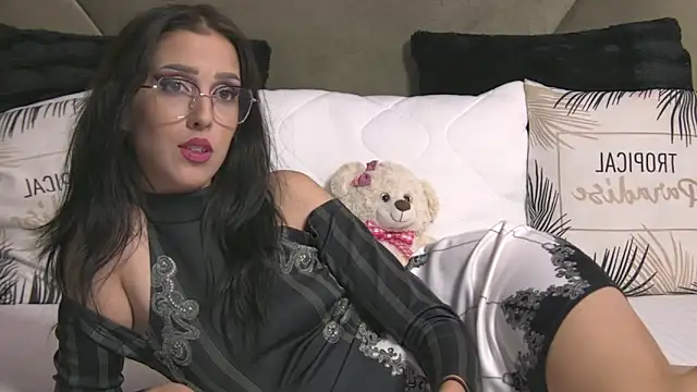 Snapshot of AishaHummer chatting on 10-08-25, 05:32 AishaHummer online show from 10-08-25, 05:32