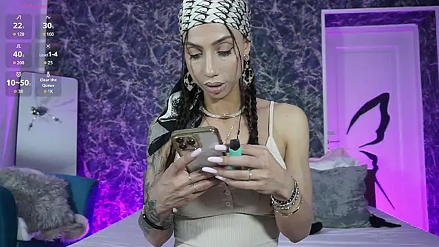 Snapshot of BrianaGolddenn chatting on 05-27-26, 07:33 BrianaGolddenn online show from 05-27-26, 07:33