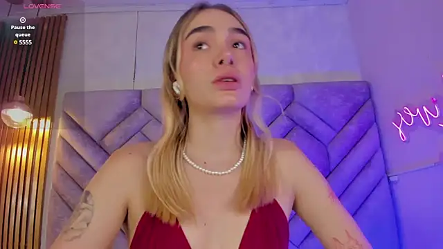 Lucy Vega online show from 12-10-24, 05:55