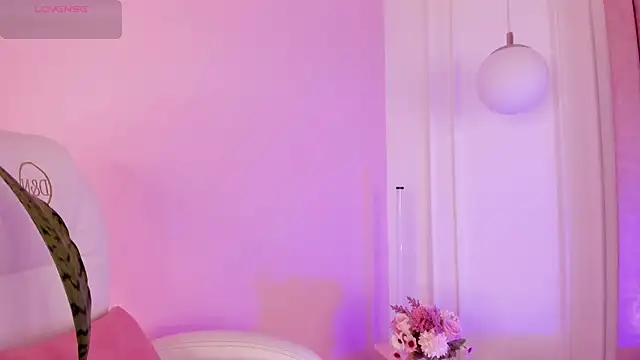 Lucy Vega online show from 10-30-25, 04:14