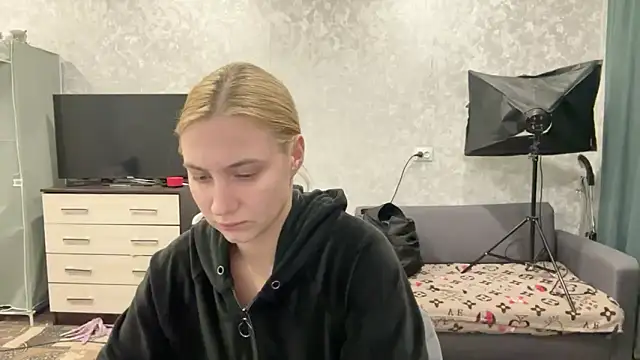 AnneBall online show from 01-22-25, 05:06