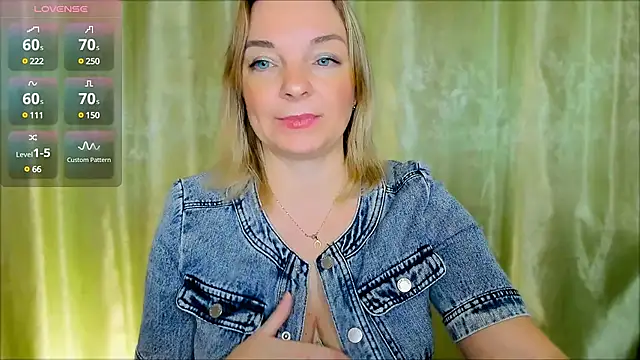 Snapshot of Regina__blue chatting on 12-05-24, 06:11 Regina  blue online show from 12-05-24, 06:11