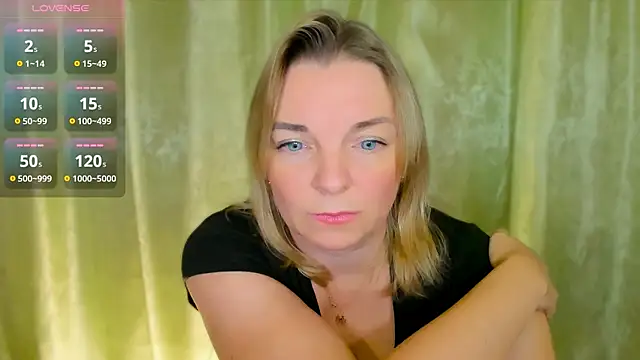 Snapshot of Regina__blue chatting on 12-17-24, 08:43 Regina  blue online show from 12-17-24, 08:43