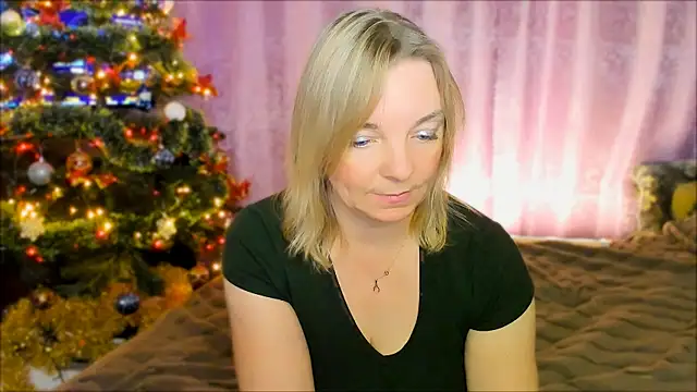 Snapshot of Regina__blue chatting on 12-19-24, 03:52 Regina  blue online show from 12-19-24, 03:52