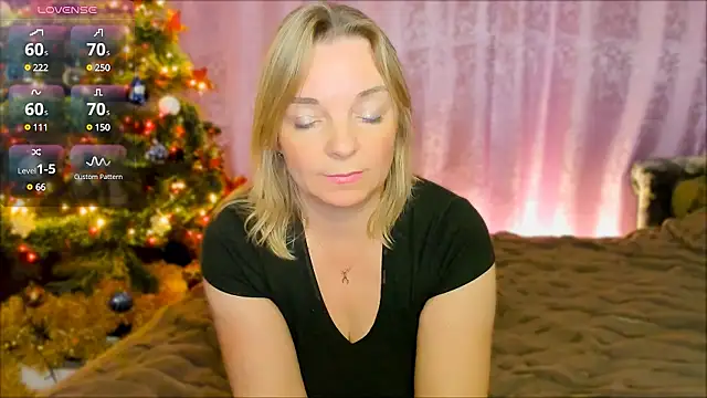 Snapshot of Regina__blue chatting on 12-19-24, 06:56 Regina  blue online show from 12-19-24, 06:56