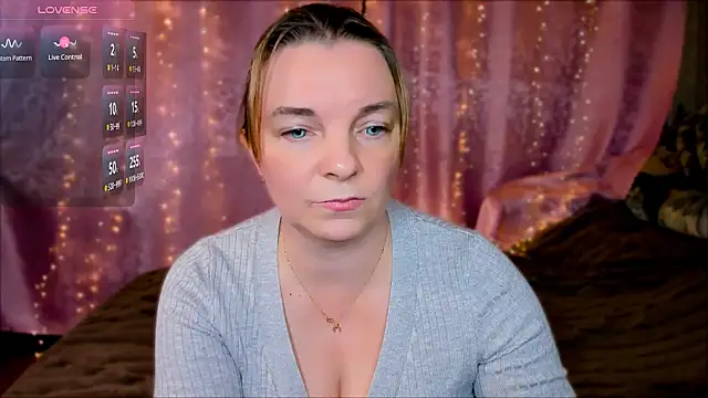 Snapshot of Regina__blue chatting on 01-12-25, 06:05 Regina  blue online show from 01-12-25, 06:05