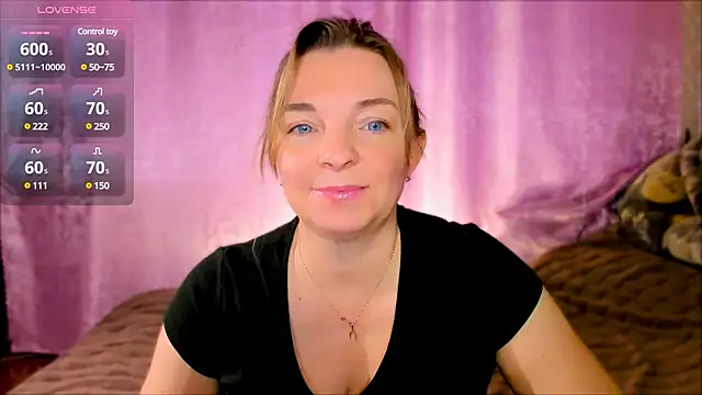 Snapshot of Regina__blue chatting on 01-28-25, 12:00 Regina  blue online show from 01-28-25, 12:00