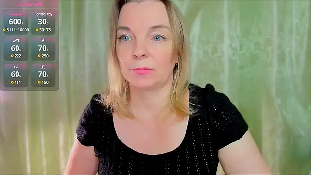 Snapshot of Regina__blue chatting on 02-17-25, 07:10 Regina  blue online show from 02-17-25, 07:10