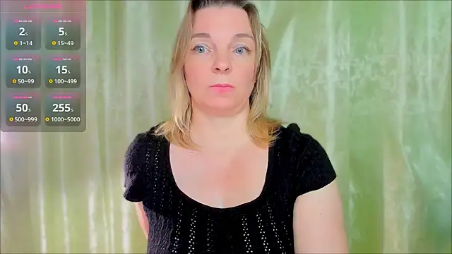 Snapshot of Regina__blue chatting on 02-17-25, 10:14 Regina  blue online show from 02-17-25, 10:14