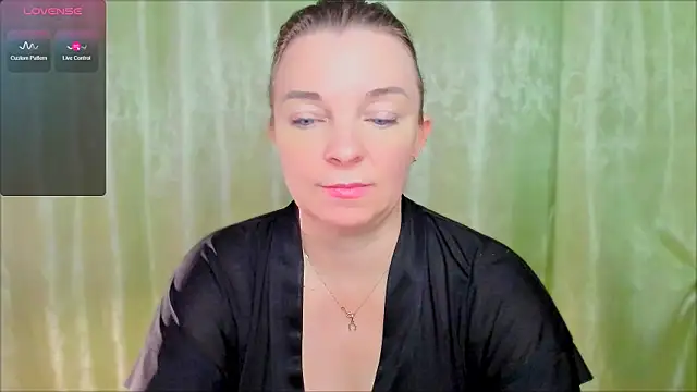 Snapshot of Regina__blue chatting on 03-03-25, 06:22 Regina  blue online show from 03-03-25, 06:22