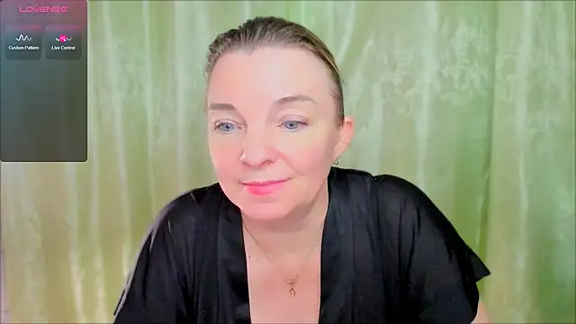 Snapshot of Regina__blue chatting on 03-03-25, 09:26 Regina  blue online show from 03-03-25, 09:26