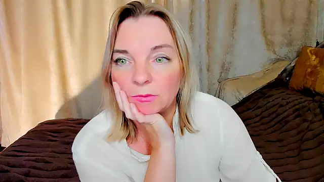 Snapshot of Regina__blue chatting on 09-14-25, 08:19 Regina  blue online show from 09-14-25, 08:19