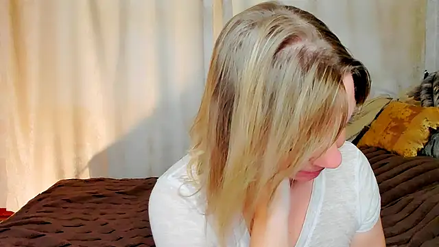 Snapshot of Regina__blue chatting on 09-19-25, 03:34 Regina  blue online show from 09-19-25, 03:34