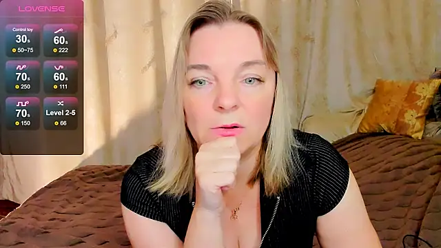 Snapshot of Regina__blue chatting on 10-18-25, 04:52 Regina  blue online show from 10-18-25, 04:52