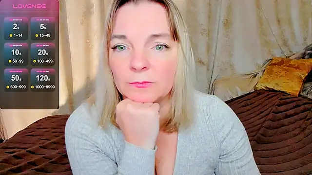 Snapshot of Regina__blue chatting on 10-21-25, 06:52 Regina  blue online show from 10-21-25, 06:52