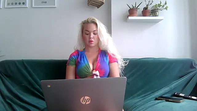 Snapshot of badblondebunny chatting on 05-30-26, 04:37 badblondebunny online show from 05-30-26, 04:37