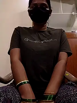 Snapshot of Kashish_18 chatting on 11-30-25, 06:06 Kashish 18 online show from 11-30-25, 06:06