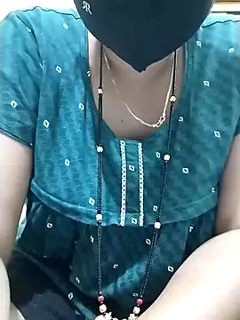 Snapshot of Kashish_18 chatting on 12-15-25, 06:39 Kashish 18 online show from 12-15-25, 06:39