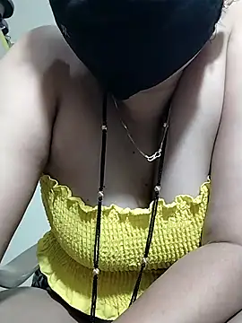 Snapshot of Kashish_18 chatting on 03-22-26, 07:45 Kashish 18 online show from 03-22-26, 07:45