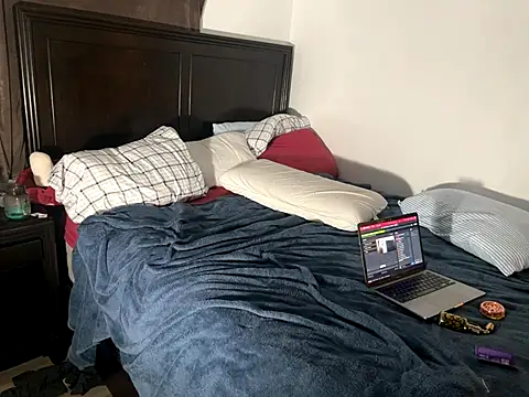 Snapshot of SpunCandy chatting on 10-02-25, 11:56 SpunCandy online show from 10-02-25, 11:56