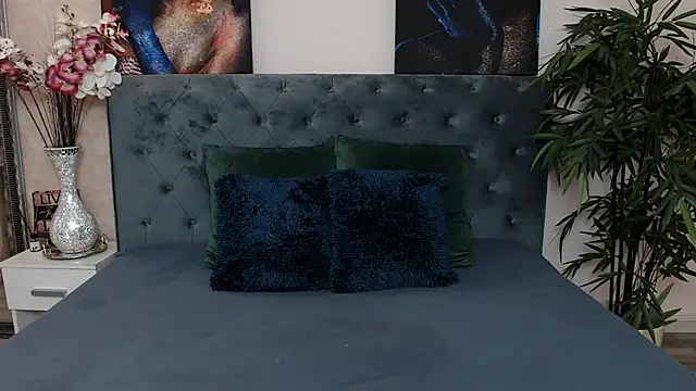 MissJuliax online show from 01-20-25, 06:53