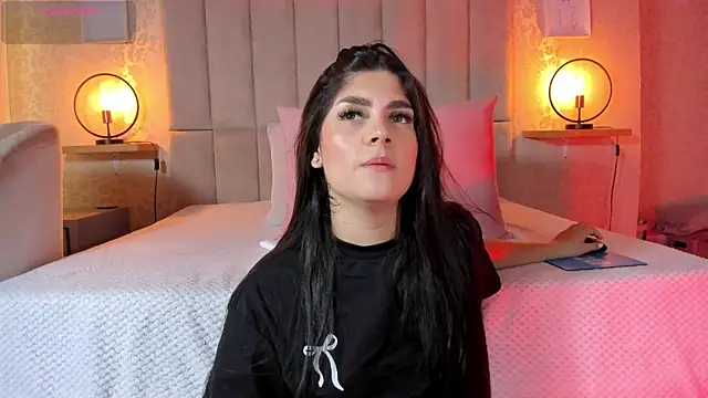 Snapshot of Amy-Saenz chatting on 10-07-25, 03:31 Amy-Saenz online show from 10-07-25, 03:31