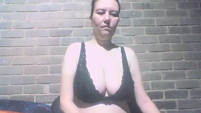 EksJouneMwah online show from 11-18-25, 07:13